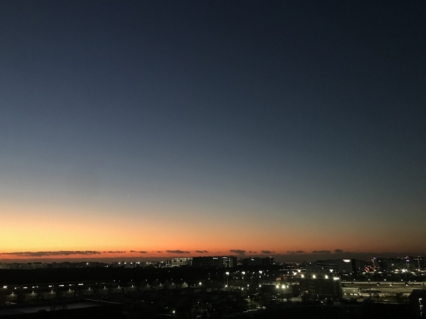 バルコニーからの眺望です。綺麗な朝焼けが望めます。