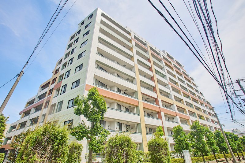 2駅5路線利用可能な利便性の高い立地が魅力のマンションです。