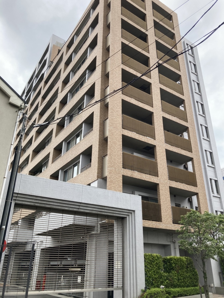 オートロック・TVモニター付きインターホンが備わっています。防犯面にも配慮されたマンションです。2026年7月内装リフォーム済みのきれいなお部屋で新生活をスタートできます。