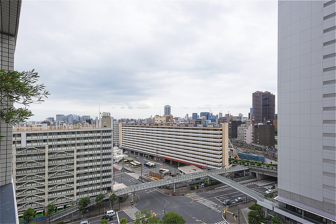 12階部分に位置しています。前面に視界を遮る高い建物はなく、空や周辺の景色を眺めて、気軽にリフレッシュできそうです。※眺望は、将来にわたり保証されるものではありません。