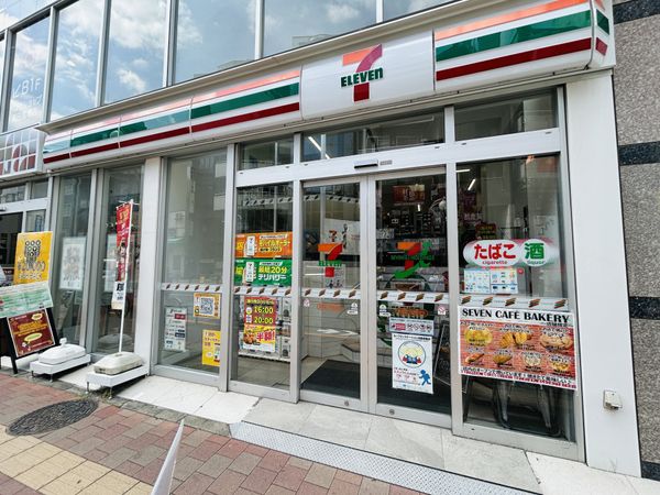 セブン-イレブン 高田馬場3丁目早稲田通り店 約20m