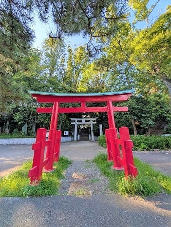 洗足池八幡宮まで徒歩２分（約１２０ｍ）