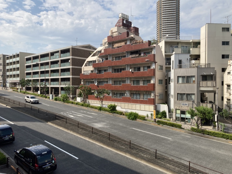 地上12階建の3階部分に位置しています。晴れた日は青空を望み、リフレッシュできます。※眺望は将来にわたって保証するものではありません。