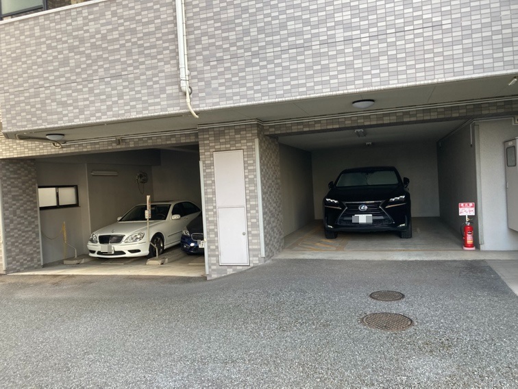 マンション敷地内には、駐車場が設置されています。最新の空き状況・利用料などはお気軽にお問い合わせください。