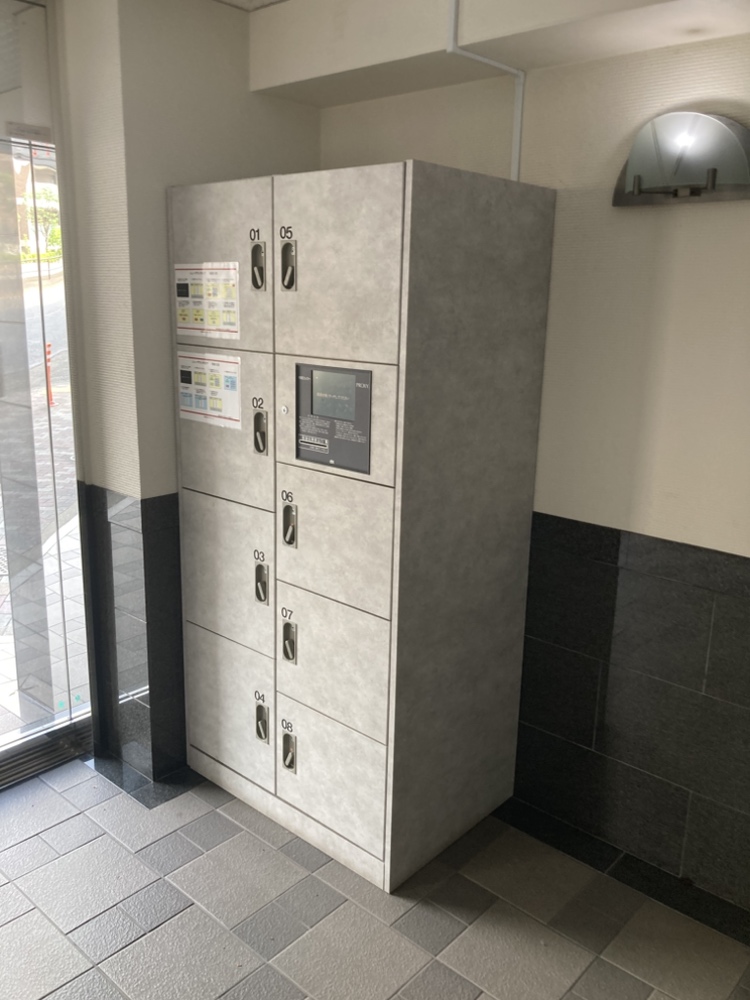 共用部に宅配ボックスが設置されています。不在時の荷物受け取りに便利です。気軽にインターネットショッピングが楽しめます。