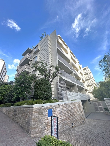 地上7階建、総戸数38戸の高台レジデンス