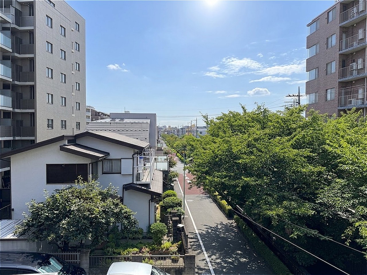 陽当たり・通風どちらも良好です。リバーサイドに位置し、四季の移ろいを感じる暮らしができそうです。※眺望は将来にわたって保証するものではありません。