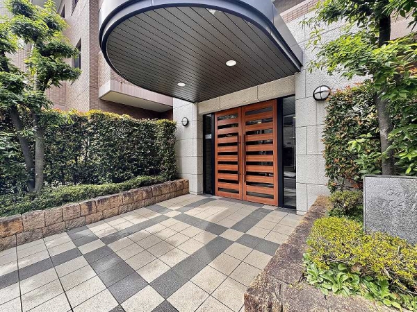 マンションの顔、エントランス