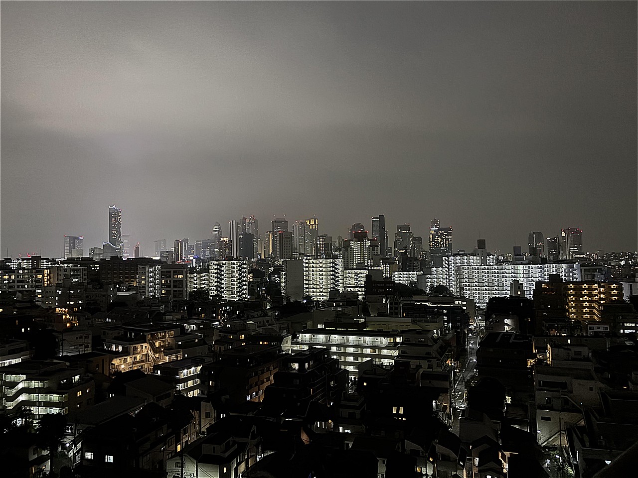 新宿方面の美しい夜景をお楽しみいただけます。※眺望は将来にわたって保証するものではありません。