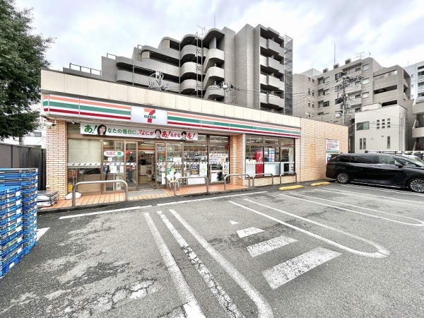 セブンイレブン新宿下落合駅北店まで徒歩4分（約270ｍ）