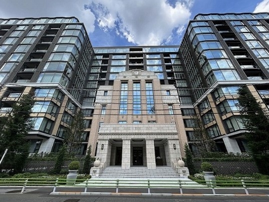 旧逓信省の歴史的建造物を継承する建築美