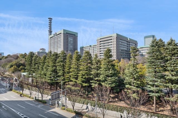 防衛省の緑を望む北向き住戸