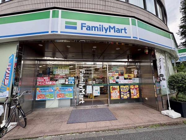 ファミリーマート西五反田7丁目店徒歩3分(約230m)
