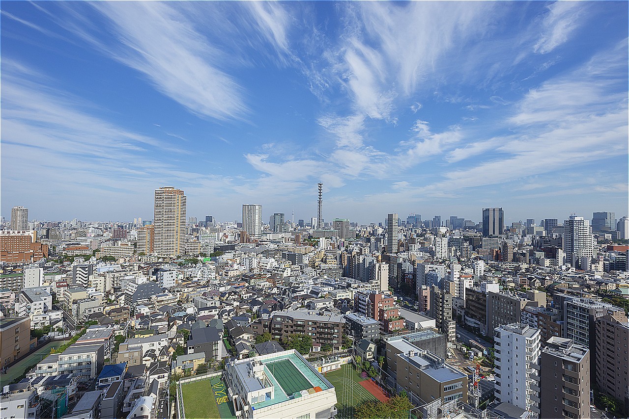 地下2階・地上32階建てマンションの26階部分。都心を一望する開放感ある眺めが楽しめます。※眺望は将来にわたって保証するものではありません。