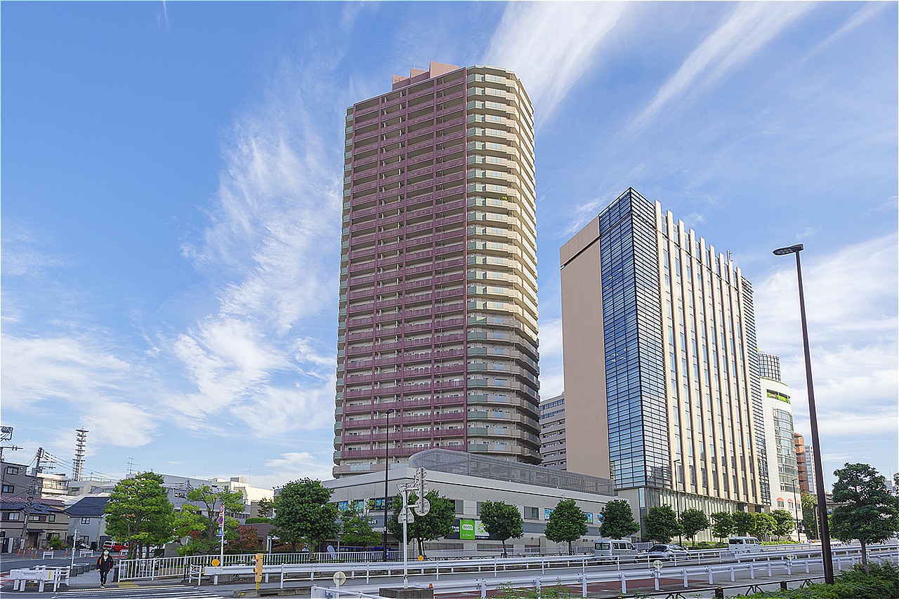 東京メトロ丸ノ内線「新宿御苑前」駅まで徒歩9分。新宿御苑が身近にあり、利便性と落ち着きを兼ね備えた住環境です。大切なペットと暮らせます(飼育細則あり)。