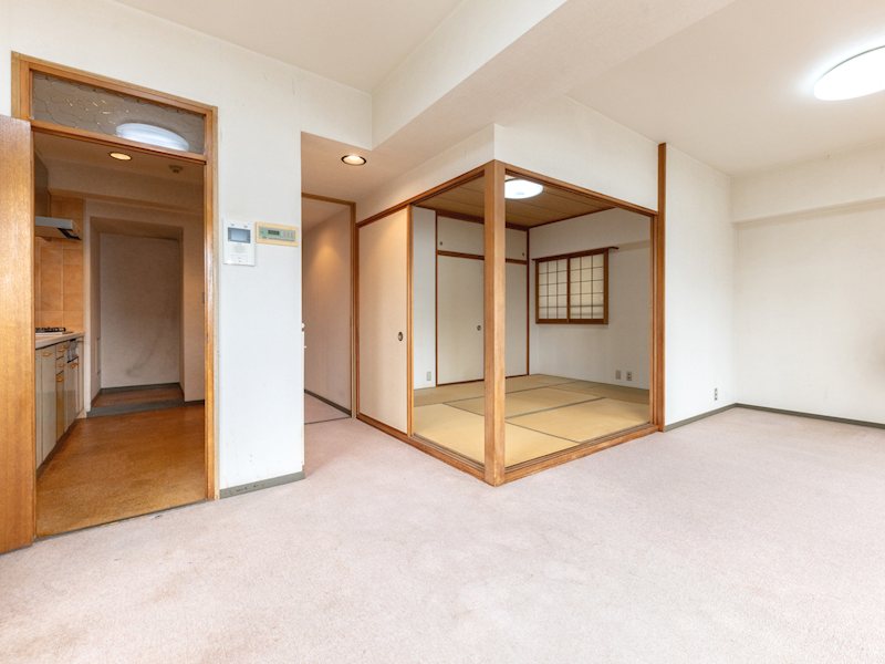 【LD　約16.4帖】和室の引き戸を開けることで、リビングと和室が一体化して大空間になります。