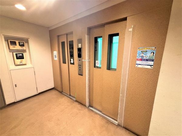 重い荷物の運搬にも便利なエレベーター。
