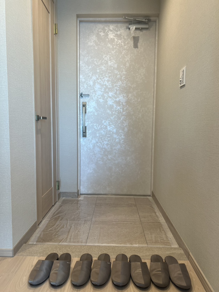 玄関には靴のまま出入りできるSICを設けており、玄関周りをすっきりと保てます。気持ちよくご家族やゲストをお出迎えできる空間です。