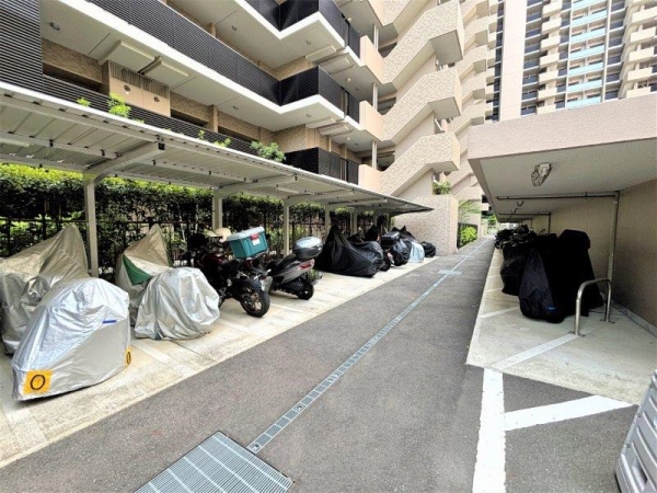 敷地内にバイク置場あり