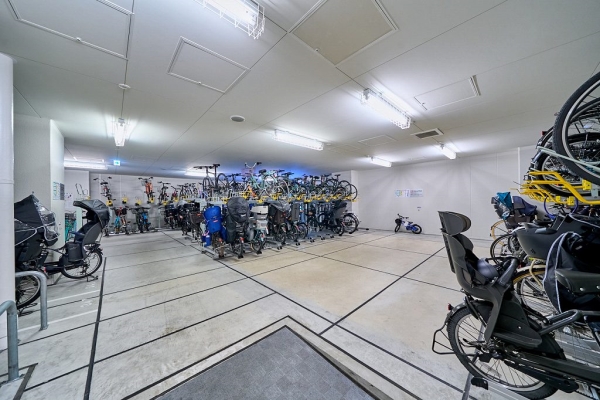 敷地内に自転車置場を備え、日常の移動を快適にサポート。