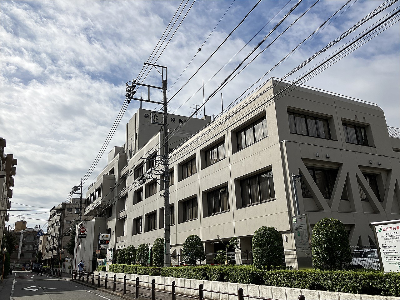 狛江市役所(2026年10月撮影)