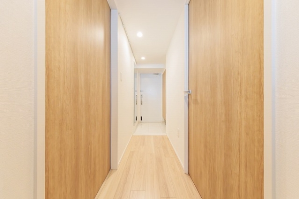 抜け感のある廊下となっております。
