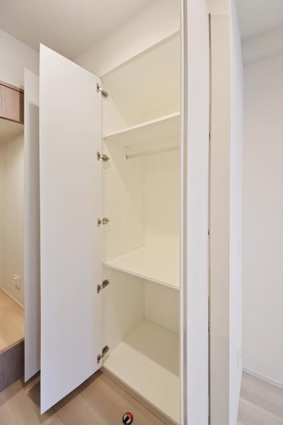 ■リビング収納は可動棚によりさまざまなレイアウトに