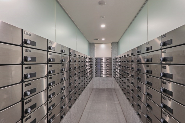 入れ口と取り口が分かれているメールコーナー