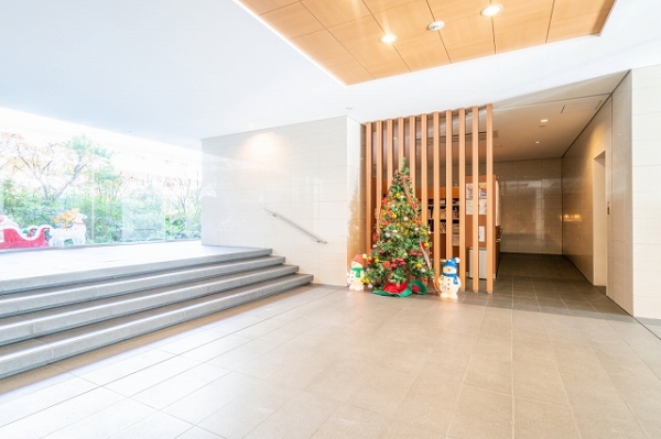 壁面タイルやフロアの素材にこだわりギャラリーのような迎賓空間に