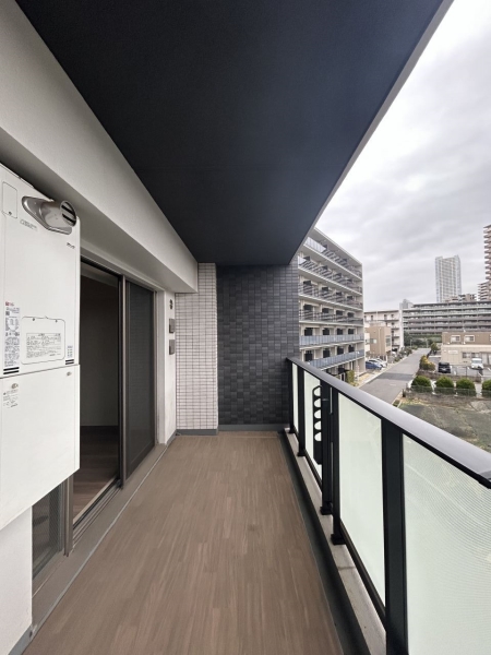 ワイドスパンのバルコニー