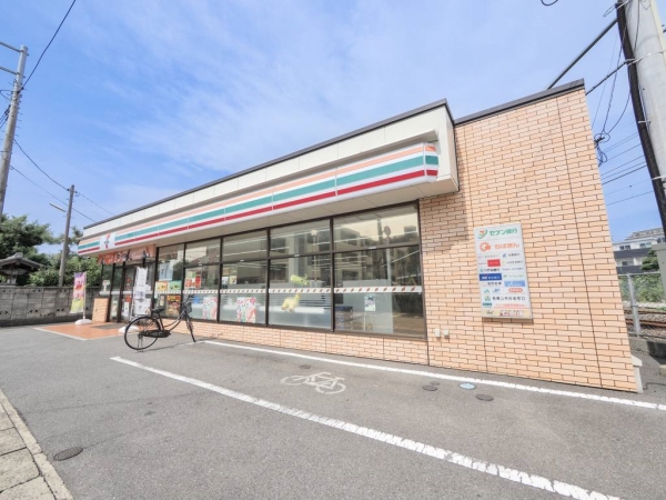 セブンイレブン柏旭町4丁目店まで徒歩1分(約15ｍ)