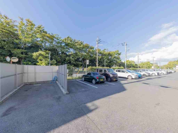 共用施設の洗車場がございます