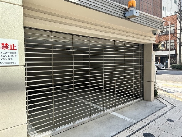 シャッター付き駐車場
