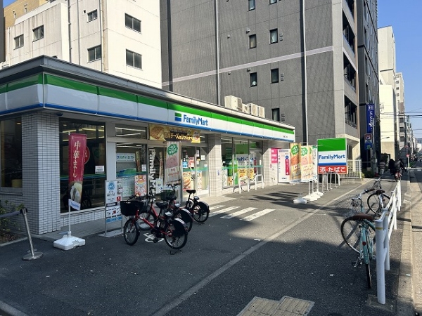 ファミリーマート日本橋堀留町二丁目店徒歩2分(約81m)