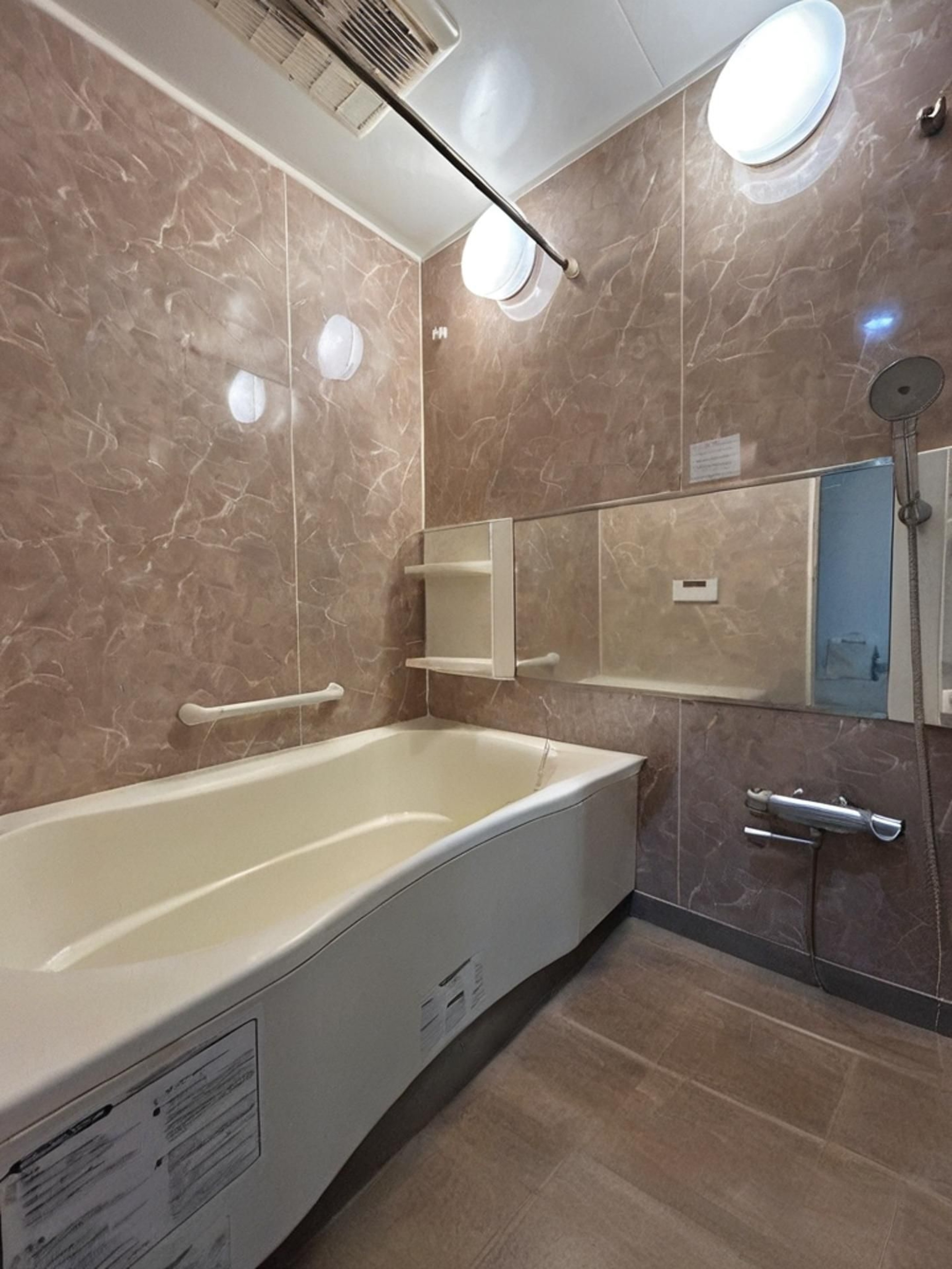 ※実際の浴室を撮影したものに、ＣＧ加工処理で家具などを消し込みしております。現状有姿でのお取引となりますので実際とは異なります。