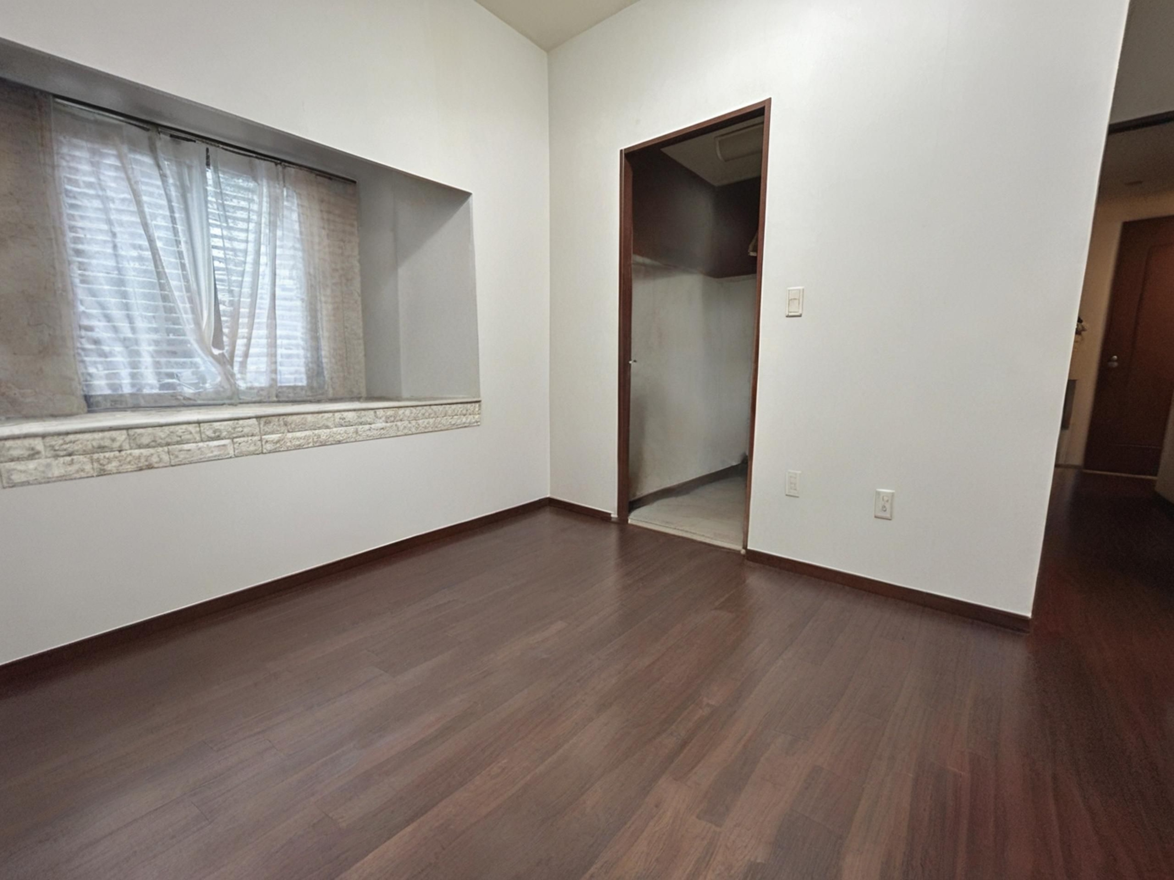 ※実際のリビングを撮影したものに、ＣＧ加工処理で家具などを消し込みしております。現状有姿でのお取引となりますので実際とは異なります。