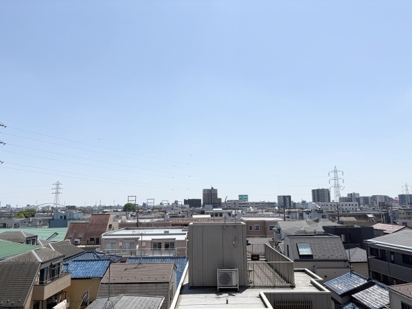 前面には大きな建物がなく開放的な眺望です。
