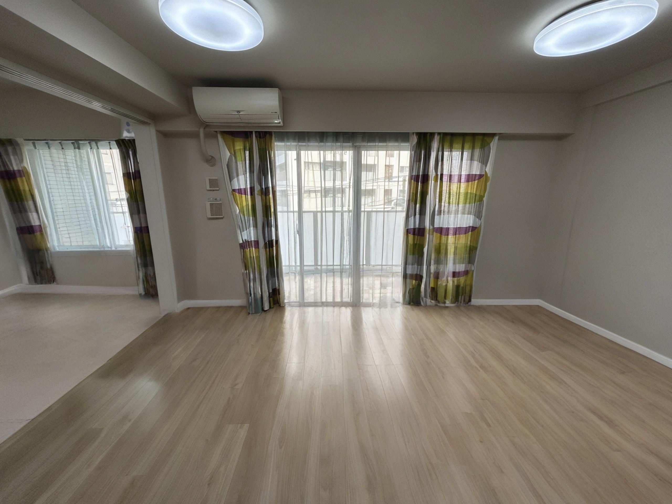 ※実際のリビングを撮影したものに、ＣＧ加工処理で家具などを消し込みしております。現状有姿でのお取引となりますので実際とは異なります。