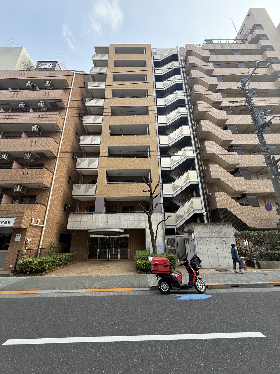 【ネバーランド上野松が谷】6階部分、日当たり・眺望良好な南向き角住戸！東京メトロ日比谷線「入谷」駅徒歩8分、3駅3沿線利用可能で交通至便な立地！2026年3月内装リフォーム済みです。