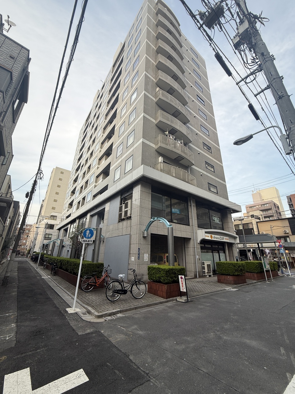 【現地外観写真】つくばエクスプレス「浅草」駅まで徒歩5分。複数路線利用可能。駅近で市街地が近く、通勤・通学やお出かけの際に嬉しい立地。ペット飼育可能＆楽器相談可能なマンションです(細則有)。