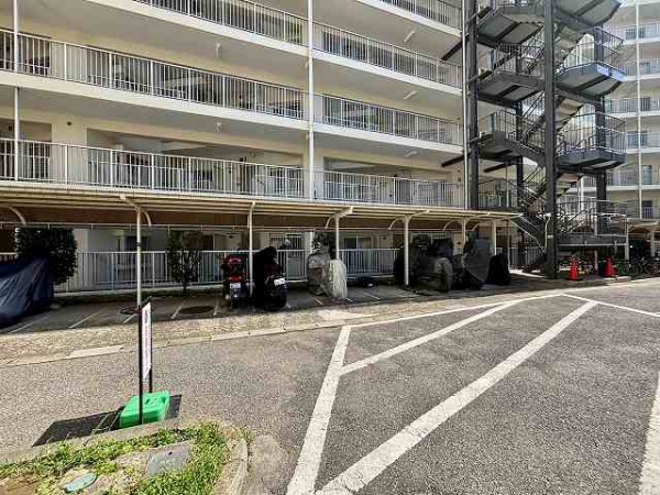 敷地内バイク置場