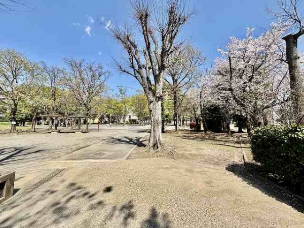 天王台西公園　徒歩4分（約300ｍ）