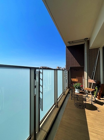 陽当たりの良い南向きバルコニー