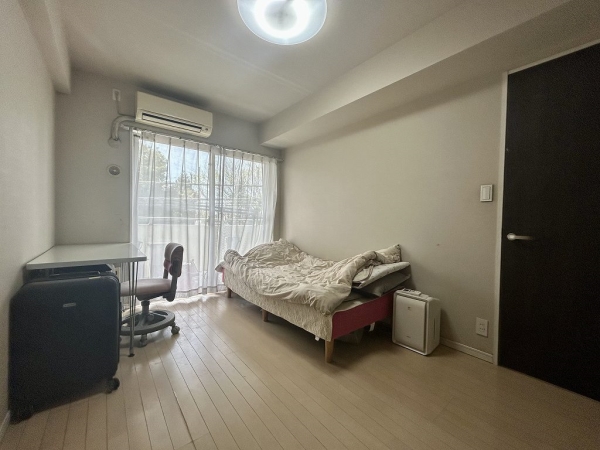 洋室(約６．５畳）