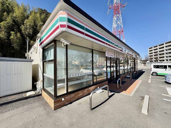 セブンイレブン柏松ケ崎東店まで徒歩4分（約290ｍ）