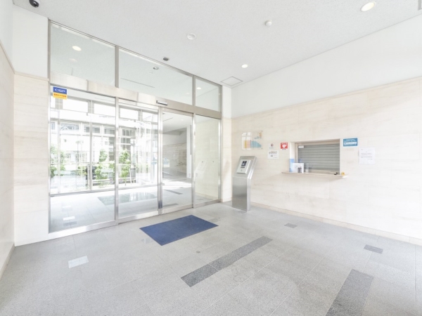 エントランスは安心・安全に配慮したオートロックシステムを採用！