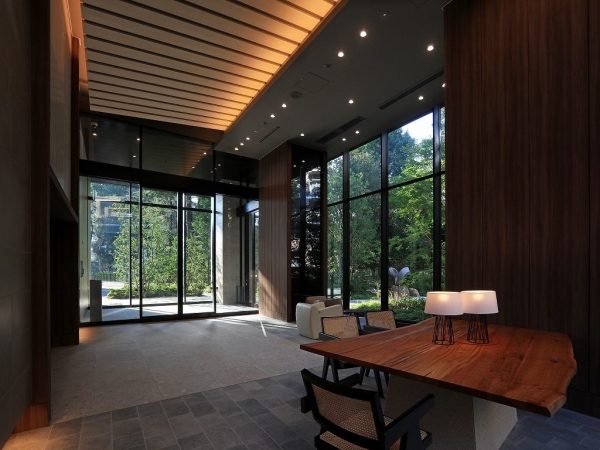 ロビースペースは高級感漂う空間です