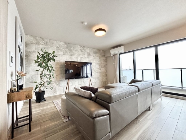 LDK約18.5帖は、明るく開放的な空間です