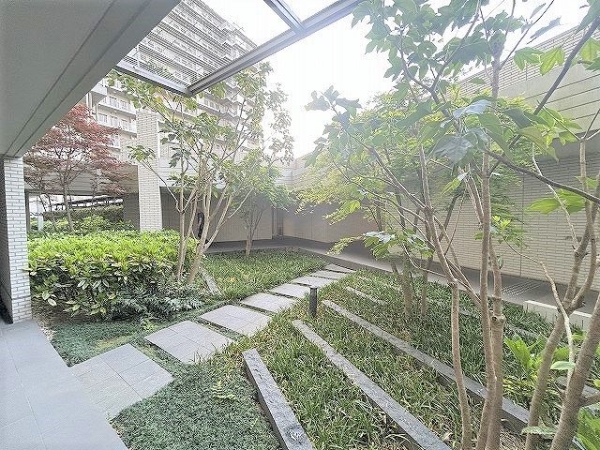 マンション敷地内