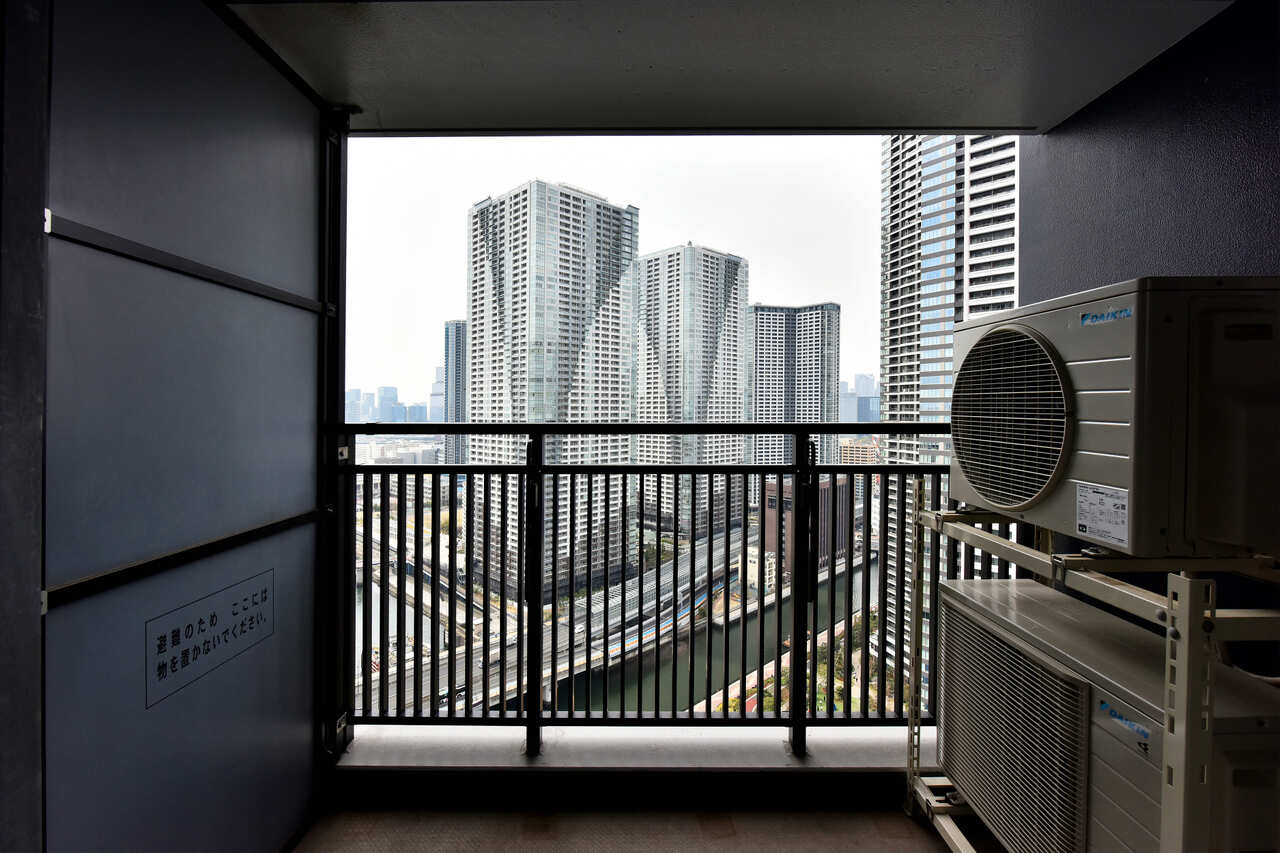 【バルコニー】地上52階地下1階建ての26階部分に位置し、眺望良好です。※眺望は将来に渡って保証するものではありません。